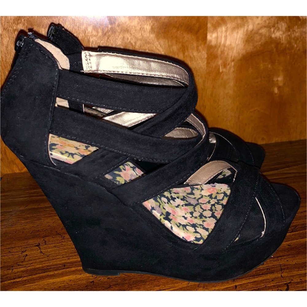 Qupid Strappy Black Wedge